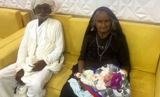 Ινδή απέκτησε παιδί στα 70 της χρόνια
