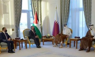 Ο βασιλιάς της Ιορδανίας συναντήθηκε με τον εμίρη του Κατάρ στη Ντόχα