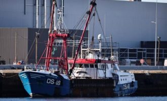 Οι Γάλλοι δεν αφήνουν το σκωτσέζικο αλιευτικό να αποπλεύσει εάν δεν πληρώσει εγγύηση 150.000€