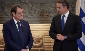 Μητσοτάκης-Αναστασιάδης: Δεν θα γίνει αποδεκτή καμία λύση δύο κρατών