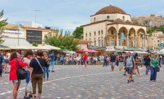 Handelsblatt: Ανησυχία για τον ελληνικό τουρισμό φέρνει η νέα μετάλλαξη Όμικρον