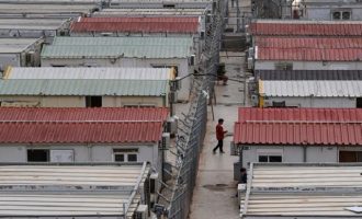 Zeit Online: «Φυλακές» τα νέα προσφυγικά κέντρα σε Λέρο και Κω