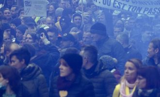 Βρυξέλλες: Δεκάδες χιλιάδες διαδηλωτές κατά των μέτρων περιορισμού