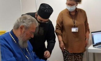 Τρίτη δόση έκανε ο Αρχιεπίσκοπος Κύπρου: «Κάνουν σφάλμα» όσοι μπλέκουν θρησκεία με ιατρική