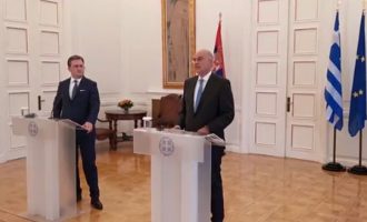 Ο Δένδιας συζήτησε με τον Σελάκοβιτς στρατιωτική συνεργασία Ελλάδας-Σερβίας
