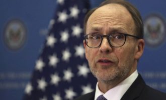 Πρώην Αμερικανός Πρέσβης στο Ιράκ: Δεν διέταξε το Ιράν την επίθεση με ντρόουν στον Καντίμι