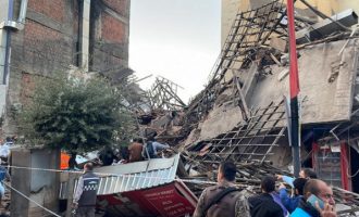Τουρκία: Κατάρρευση κτιρίου στη Μαλάτεια – 20 άτομα εγκλωβισμένα