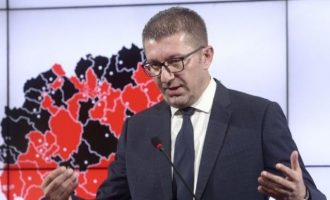 Οι ψεκασμένοι του VMRO έδωσαν στον Ζάεφ διορία να παραιτηθεί μέχρι τις 14.30 της Δευτέρας