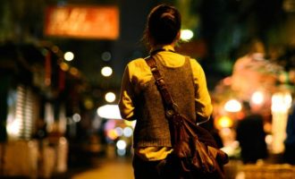 Νέο Ηράκλειο: Άρπαξαν νεαρή από τον δρόμο, τη λήστεψαν και της επιτέθηκαν σεξουαλικά