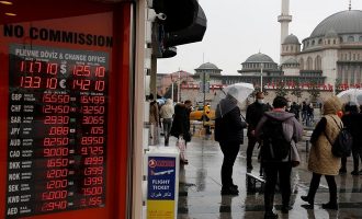 Rheinische Post: «Νέο νόμισμα το δολάριο στην Τουρκία»