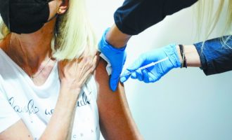 Κορωνοϊός: Άνοιξε η πλατφόρμα για τα νέα εμβόλια – Την Τετάρτη 14/9 ξεκινούν οι εμβολιασμοί
