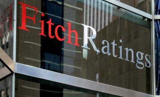 O oίκος Fitch προειδοποιεί με υποβάθμιση 13 τουρκικές τράπεζες