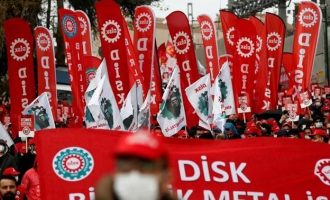 5.000 διαδήλωσαν στην Κωνσταντινούπολη για την κατάρρευση της οικονομίας