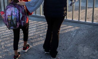 Βόλος: Τι είπε 33χρονη που καταδικάστηκε επειδή δεν έχει στείλει την κόρη της στο σχολείο