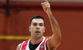 Basket League: ΑΕΚ-Ολυμπιακός 74-80 – Ανατροπή από το -16 με «υπογραφή» Σλούκα