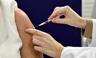 Κορωνοϊός – έρευνα: Ποιο εμβόλιο προστατεύει περισσότερο 6 μήνες μετά
