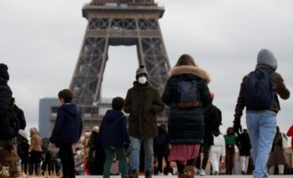 Γαλλία: «Δεν έχει φτάσει το αποκορύφωμα της Όμικρον»