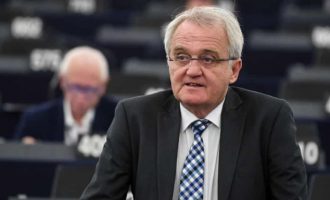 Γερμανός ευρωβουλευτής ξόδεψε 690.000 € για ανακαίνιση – «Oι φορολογούμενοι θα εξοικονομήσουν λεφτά»