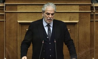 «Μπάχαλο» η «επιτελική» κυβέρνηση: «Κάρφωσε» Θεοδωρικάκο και «άδειασε» Οικονόμου ο Στυλιανίδης