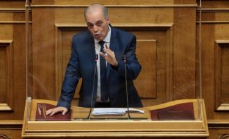 Βελόπουλος: Είστε η χειρότερη κυβέρνηση – Πρωτιές σε θανάτους και ακρίβεια