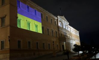 Με τη σημαία της Ουκρανίας η Βουλή των Ελλήνων