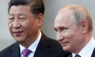 Στη Μόσχα ο Σι Τζινπίνγκ για να «σφραγίσει» τη στενή συμμαχία Κίνας-Ρωσίας με τον Πούτιν και στο στρατιωτικό τομέα