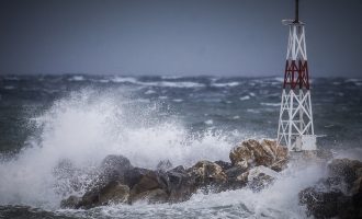 Έκτακτο δελτίο της ΕΜΥ: Έρχεται η κακοκαιρία Bora με καταιγίδες, θυελλώδεις ανέμους και χιόνια