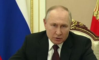 Ο Πούτιν κάλεσε τον ουκρανικό στρατό να στραφεί ενάντια στους «τοξικομανείς νεοναζί»