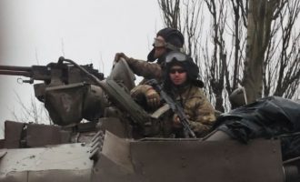 Πολεμική ανταπόκριση: Οι ρωσικές ερπύστριες σαρώνουν την Ουκρανία – Πολλές οι απώλειες