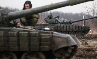 ΝΑΤΟ: Η Ρωσία προσπαθεί να βρει πρόσχημα για να εισβάλει στην Ουκρανία