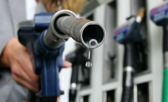 «Καλπάζει» προς τα 3 ευρώ η βενζίνη