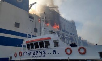 «Euroferry Olympia»: Το Σάββατο νωρίς το πρωί οι νέες έρευνες στο εσωτερικό του πλοίου που φλέγεται