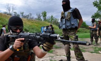 Ουκρανία: Ξένοι ακροδεξιοί εθελοντές στο Τάγμα Αζόφ μιλάνε για τον πόλεμό τους ενάντια στον Πούτιν