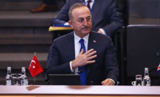 Μεβλούτ Τσαβούσογλου: «Η Τουρκία θα διατηρήσει ανοιχτό τον εναέριο χώρο της»