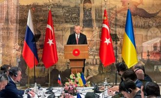 Η Ουκρανία συζητά με την Τουρκία «στρατιωτικοτεχνική» συνεργασία