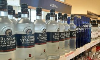 Διακόπηκε η πώληση ρωσικών ποτών σε Φινλανδία και Σουηδία