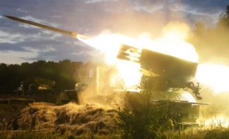 Ουκρανία: Οι Ρώσοι βομβαρδίζουν σε Ντονέτσκ και Λουγκάνσκ