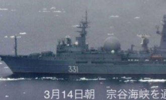 Τέσσερα μεγάλα ρωσικά πολεμικά πλοία πλέουν κοντά στα ιαπωνικά νησιά
