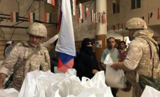 Συρία: Οι Ρώσοι μοιράζουν τρόφιμα στους Ελληνορθόδοξους και στις πολιτοφυλακές τους
