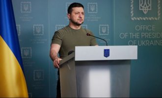 Ζελένσκι: Έκανε πίσω για ένταξη στο ΝΑΤΟ με «καρφιά» – «Ανοιχτός στον διάλογο» για το καθεστώς Λουχάνσκ-Ντονέτσκ