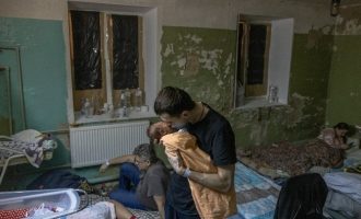 Ουκρανία: Οι Ρώσοι βομβάρδισαν νοσοκομείο Παίδων στη Μαριούπολη