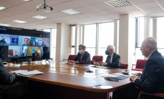 Ο Δένδιας είχε τηλεδιάσκεψη με τους Έλληνες διπλωμάτες στη Ρωσία