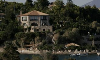 Handelsblatt: Μεγάλη ζήτηση για πολυτελείς εξοχικές κατοικίες στην Ελλάδα – Σε ποιές περιοχές και πόσο