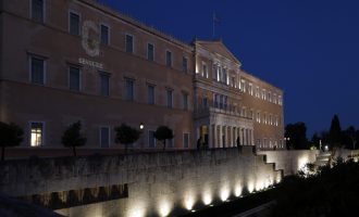 Φωταγώγηση της Βουλής για την Ημέρα Μνήμης της Γενοκτονίας του Ποντιακού Ελληνισμού