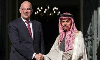 Ο Νίκος Δένδιας συζήτησε με τον ΥΠΕΞ της Σαουδικής Αραβίας την κατάσταση σε Μέση Ανατολή και Κόλπο