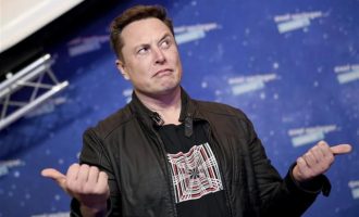 Oργή Μασκ για το «κόψιμο» της Tesla: «Είναι μια απάτη»