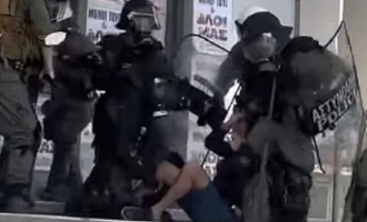 Αστυνομική βία στο ΑΠΘ: «Πονάω, δεν μπορώ να πάρω ανάσα» φώναζε φοιτητής (βίντεο)