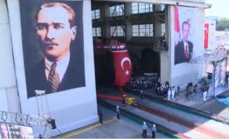 Ερντογάν: «O κακός γείτονας μας έκανε ιδιοκτήτη αμυντικής βιομηχανίας»