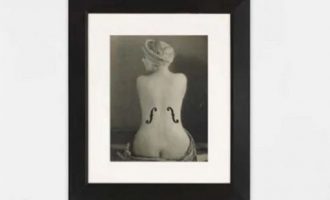 «Το βιολί του Ινγκρές»: Η ακριβότερη φωτογραφία που πουλήθηκε ποτέ σε δημοπρασία,12,4 εκατ. δολάρια