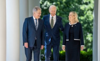 Mπάιντεν: Φινλανδία και Σουηδία πληρούν τα κριτήρια για να ενταχθούν στο ΝΑΤΟ